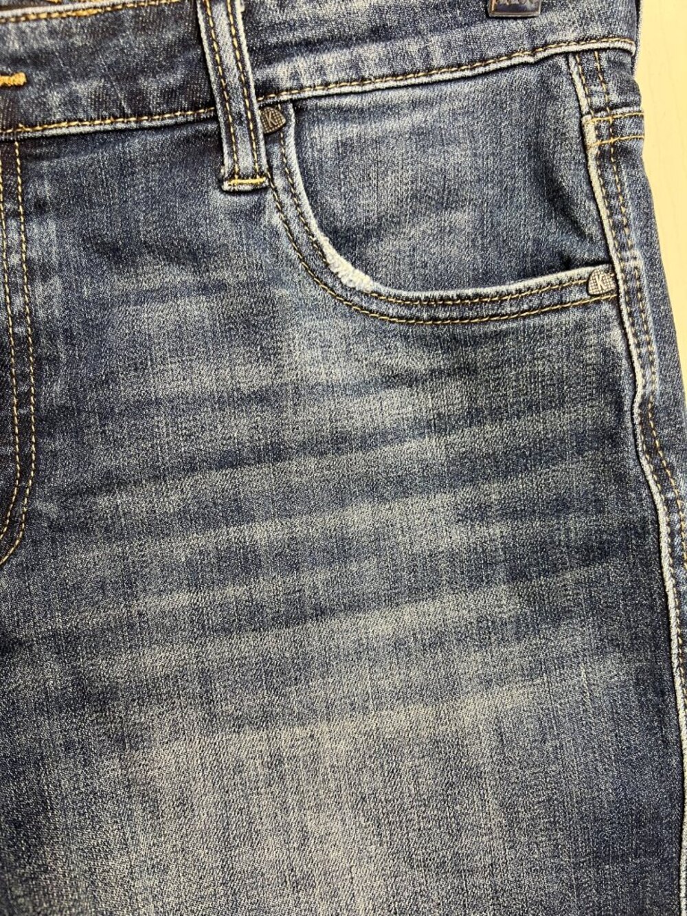 Kut from the Kloth Cutoff Gidget Jean Shorts - Picture 2 of 10